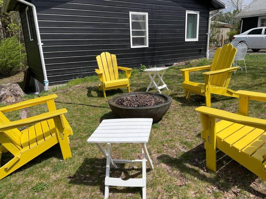 Campfire Cottage Fireplace, Fire Pit & No Chores! 킹스턴 외부 사진