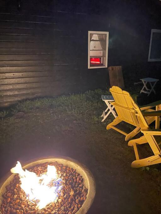 Campfire Cottage Fireplace, Fire Pit & No Chores! 킹스턴 외부 사진